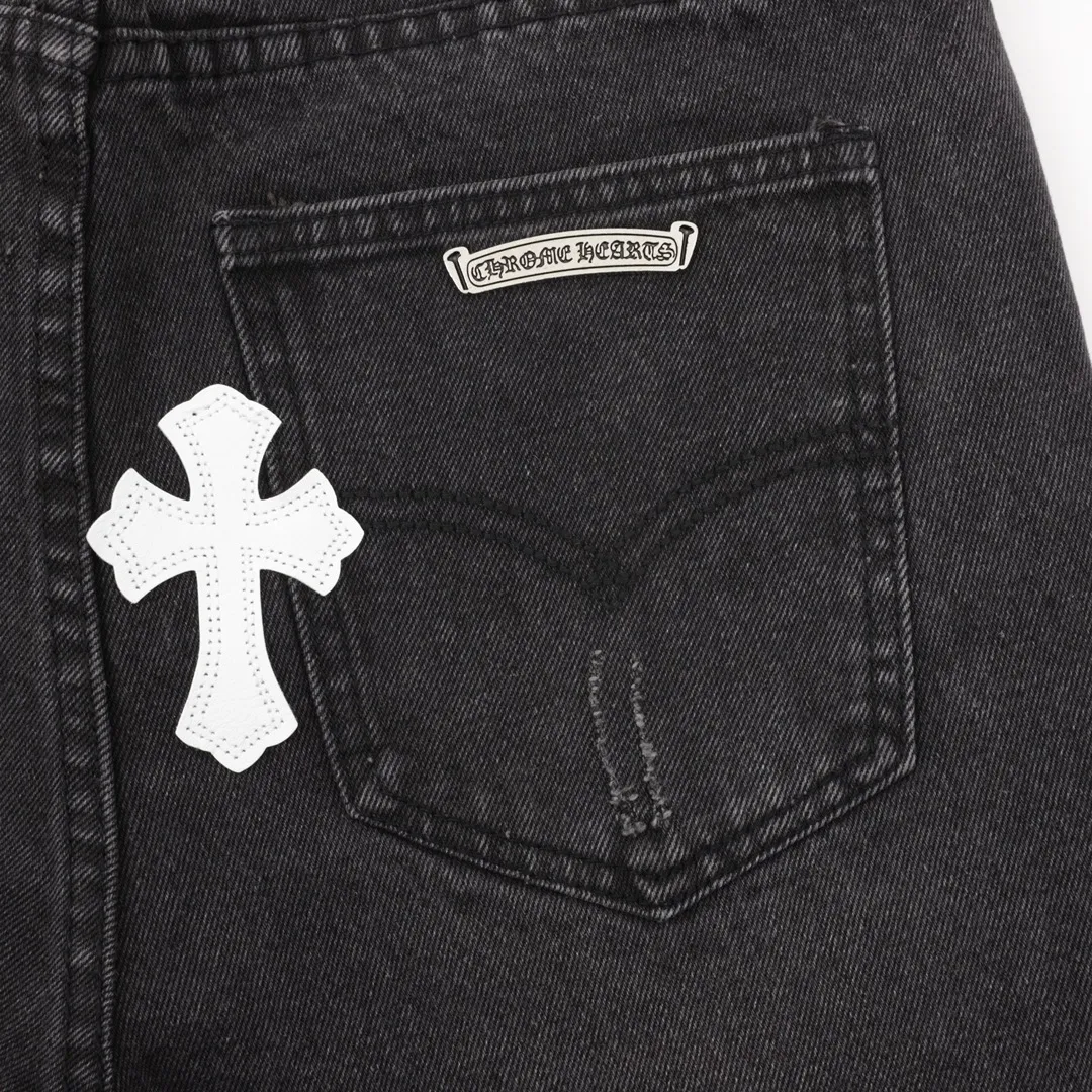 P220 model number Y827 Chromehearts/Chrome Hearts classic leather label cross denim trousers After the trousers are finished, they are subjected to heavy enzyme stone grinding and rinsing. Each pair is different in washing. The heavy washing process has many hidden secret details. The trousers featured this time are perfect in terms of shape and upper body. It is no exaggeration to say that it takes more time to make 20 short-sleeves than to make one pair of jeans. The fabric is made of 12.2 ounces of high-quality denim. Only denim with 12 ounces or more can have the unique high-end texture of denim. I am very satisfied with the proofing after several washes. Size:28-34